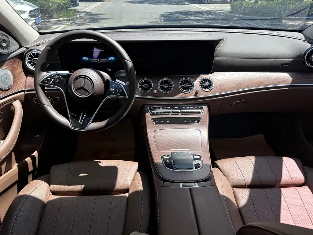Mercedes-Benz E-Class 2023 — фото 12
