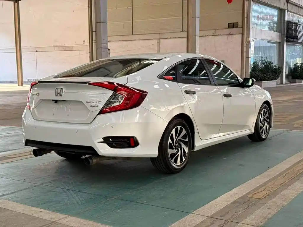 Honda Civic 2018 — фото 6