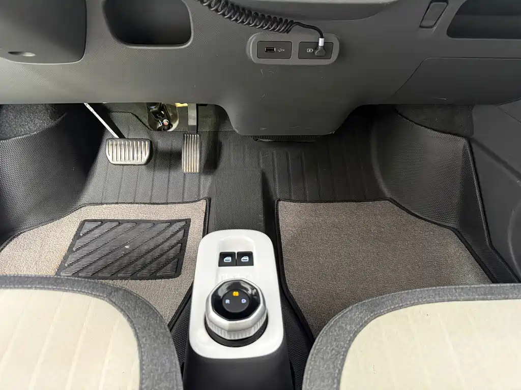 Geely Galaxy Panda 2025 — фото 14