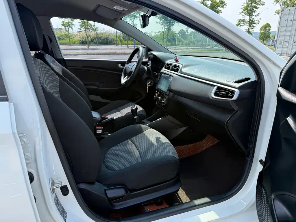 Hyundai Verna 2017 — фото 13
