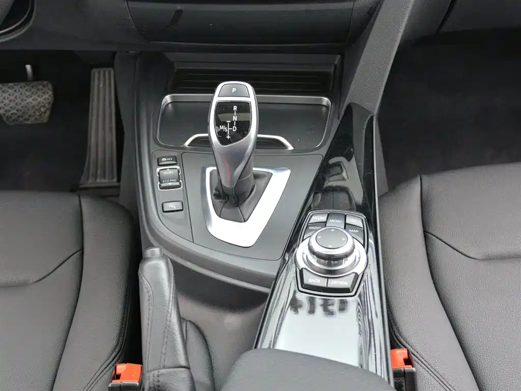 BMW 3 Series 2017 — фото 14