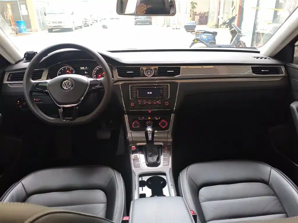 Volkswagen Passat 2017 — фото 10
