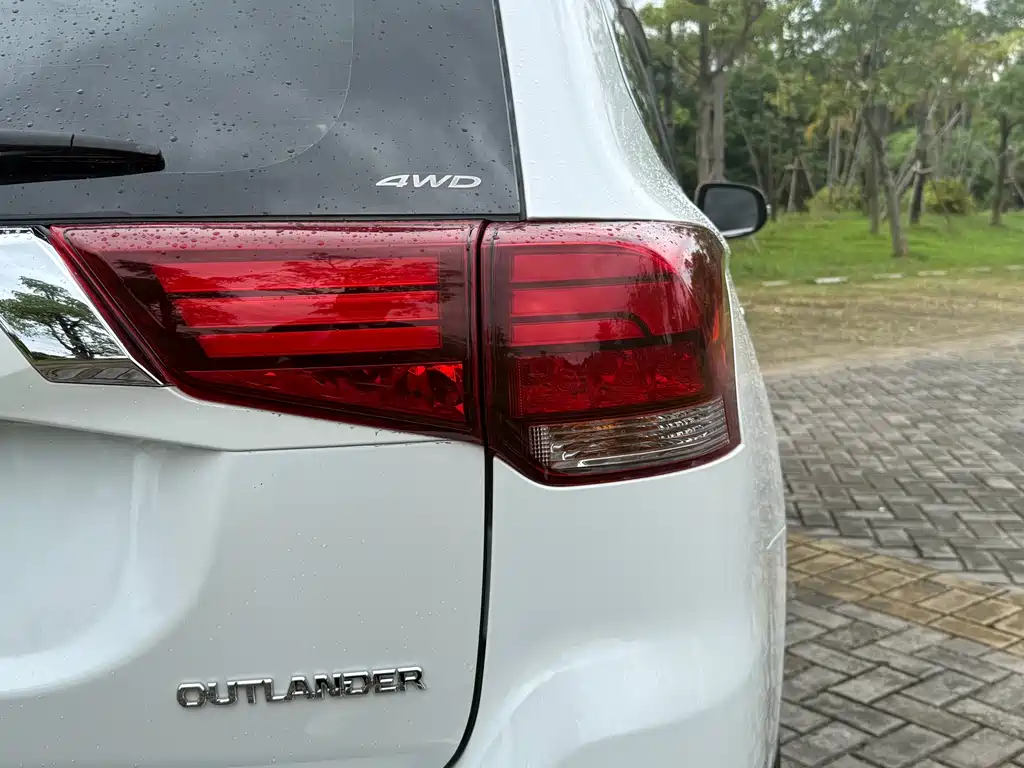 Mitsubishi Outlander 2021 — фото 9