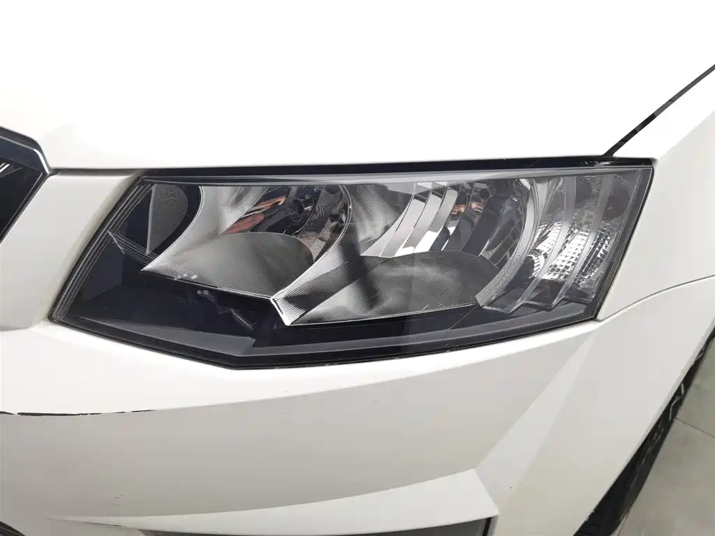 Skoda Octavia 2017 — фото 7