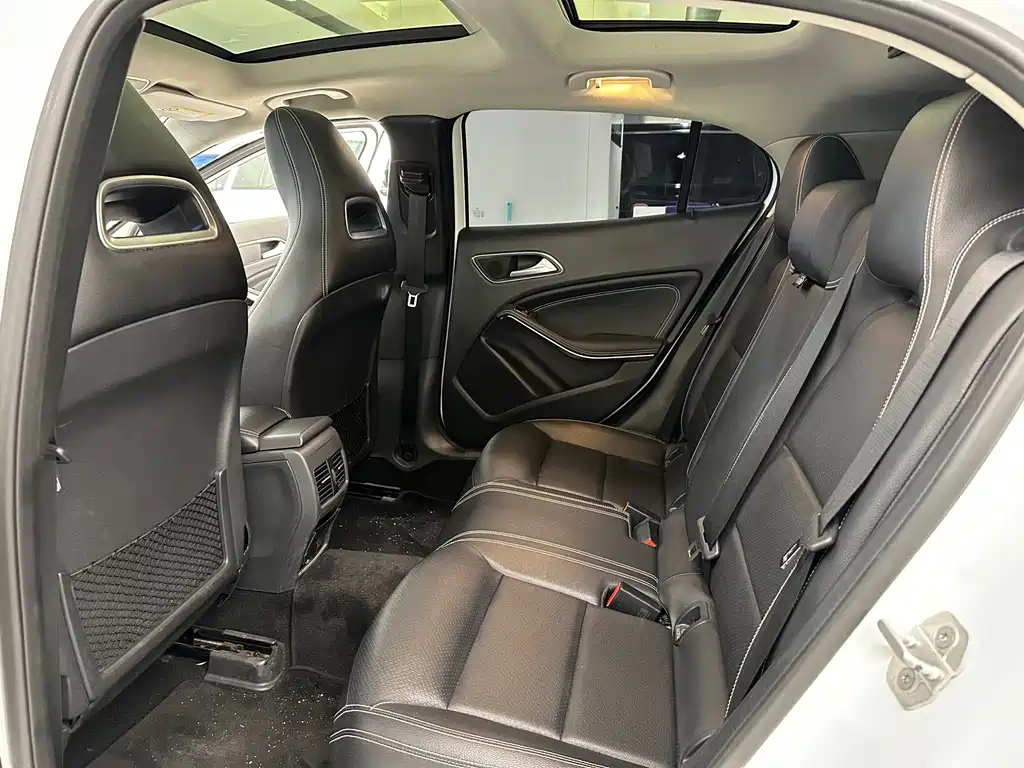 Mercedes-Benz GLA 2016 — фото 12