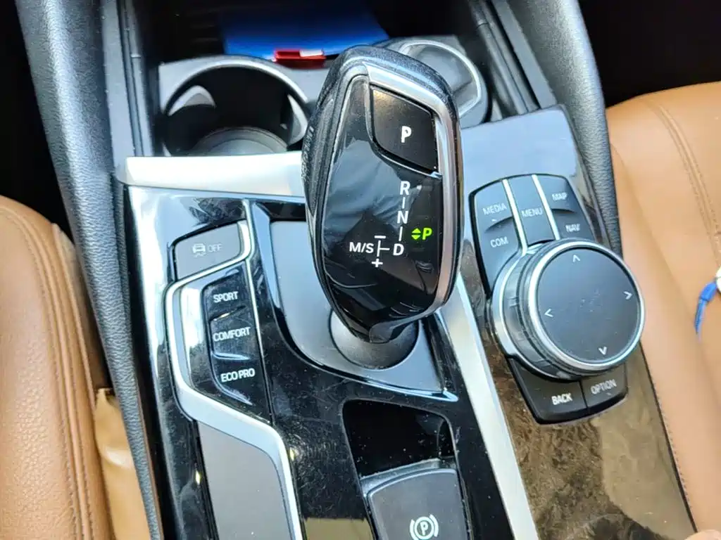 BMW 5 Series 2017 — фото 14