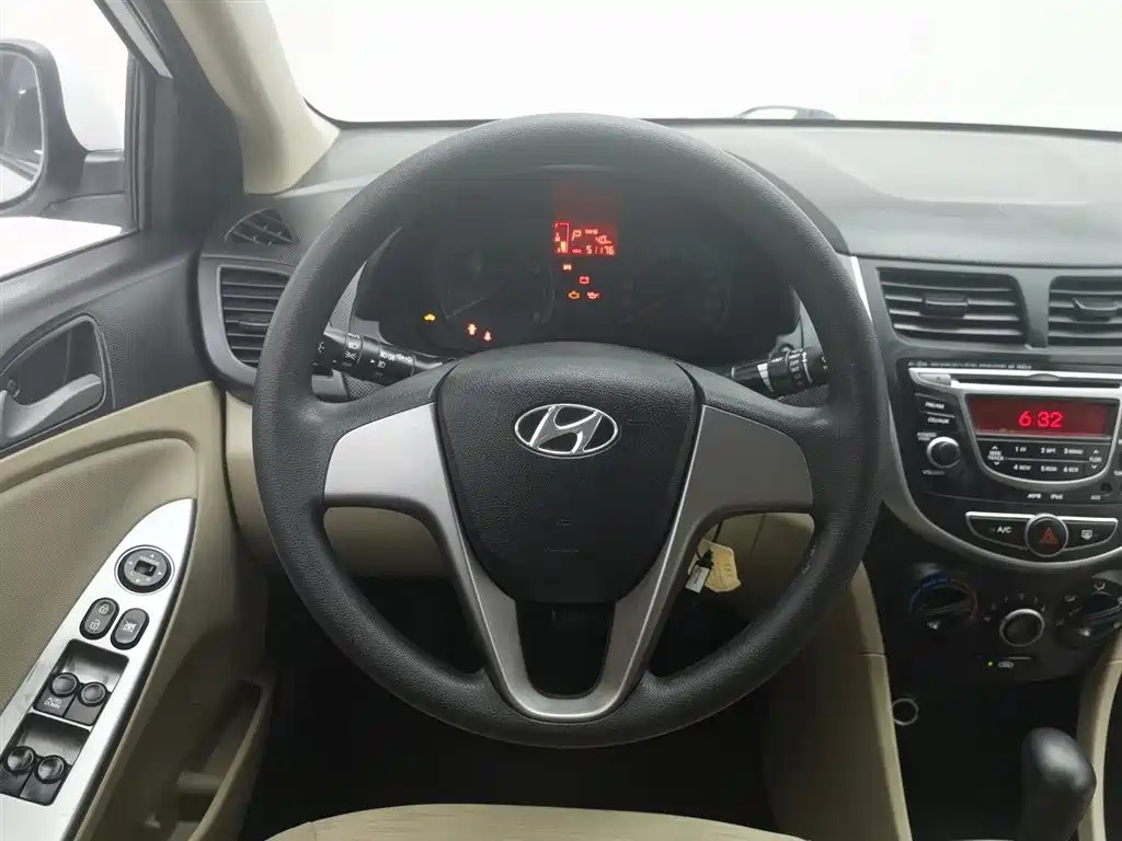 Hyundai Verna 2016 — фото 11