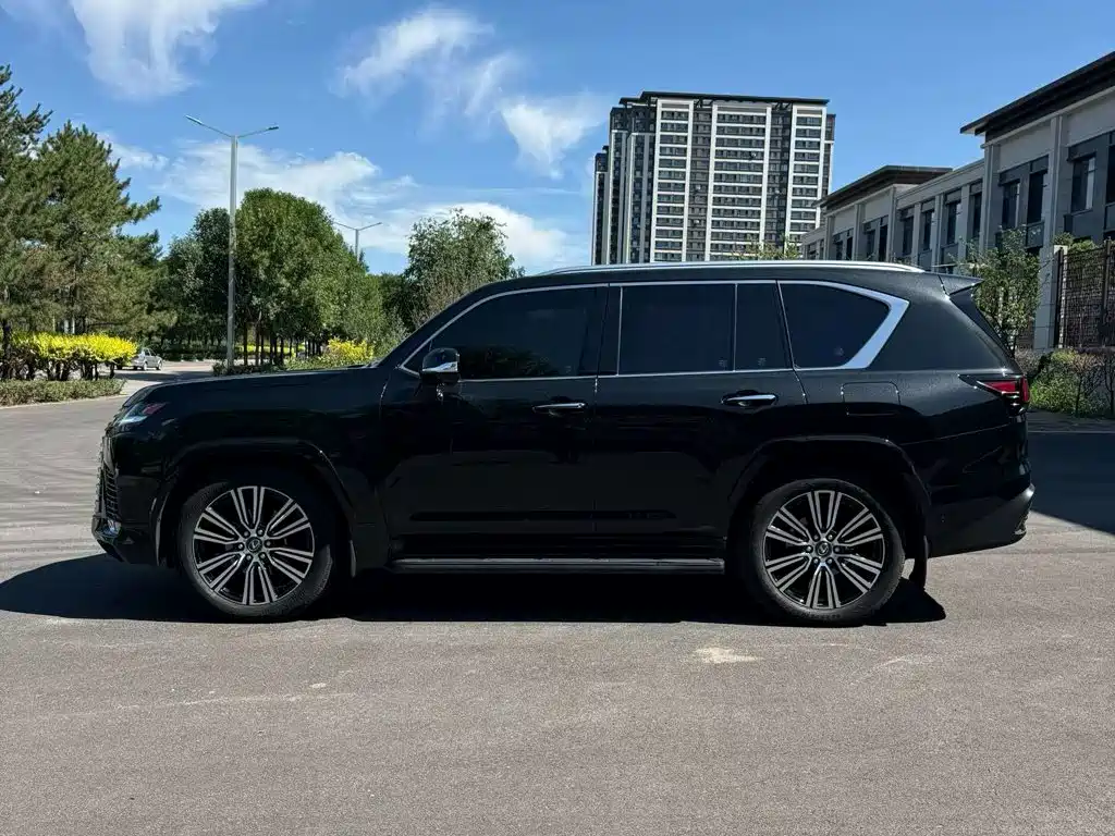 Lexus LX 2025