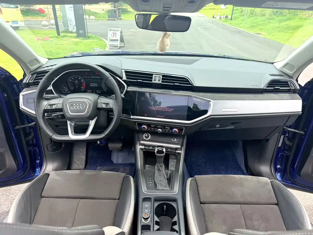 Audi Q3 2022 — фото 13