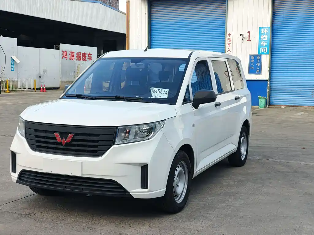 Wuling Hongguang PLUS 2021