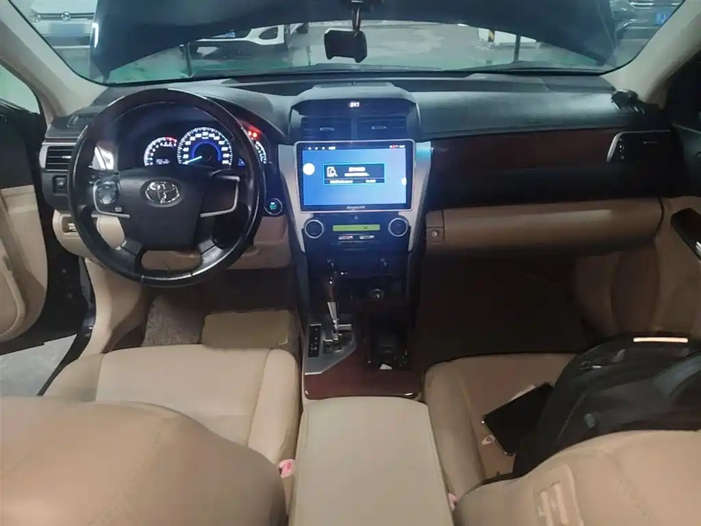 Toyota Camry 2014 — фото 13