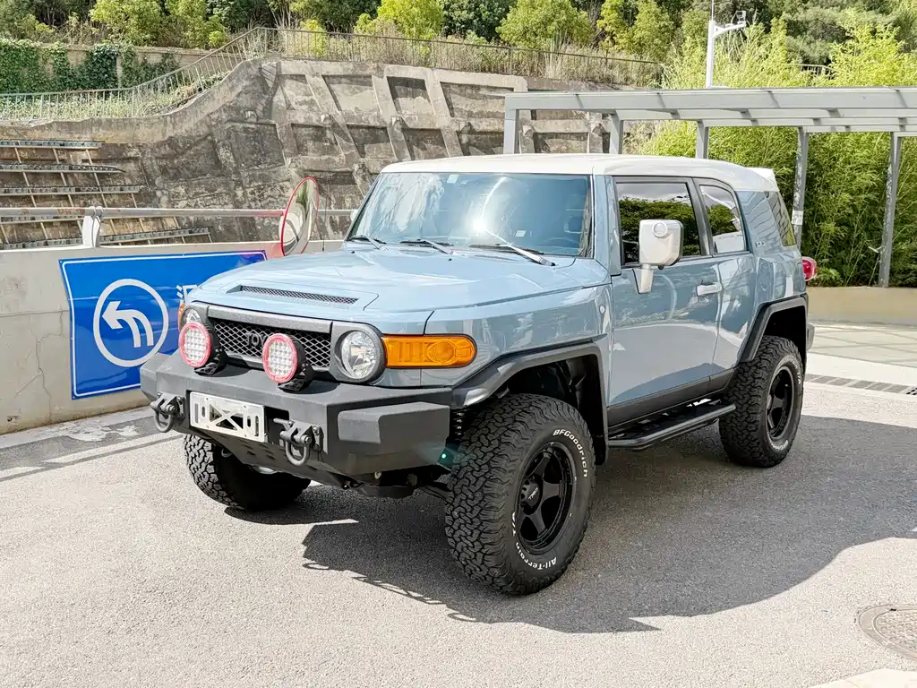 Toyota FJ Cruiser 2019 — фото 1