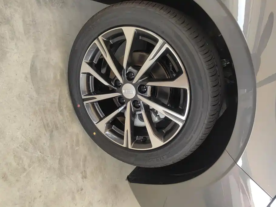 Geely Emgrand 2026