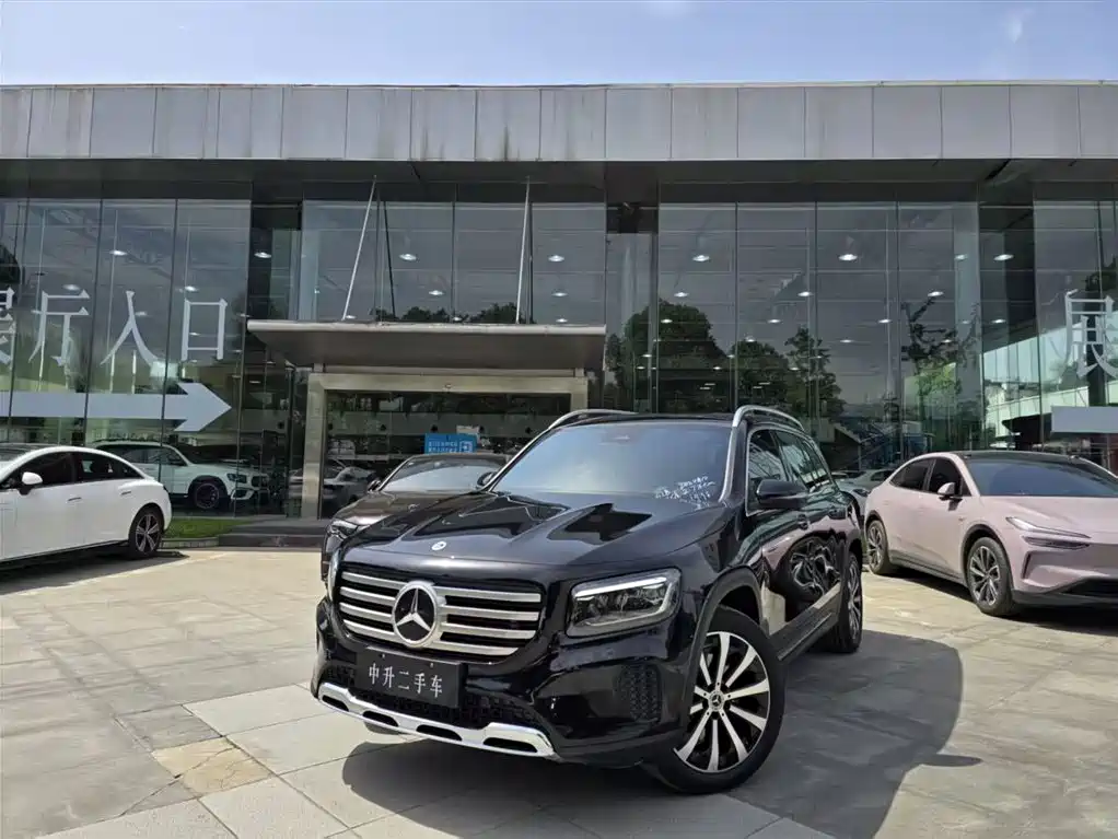 Mercedes-Benz GLB 2024 — фото 1