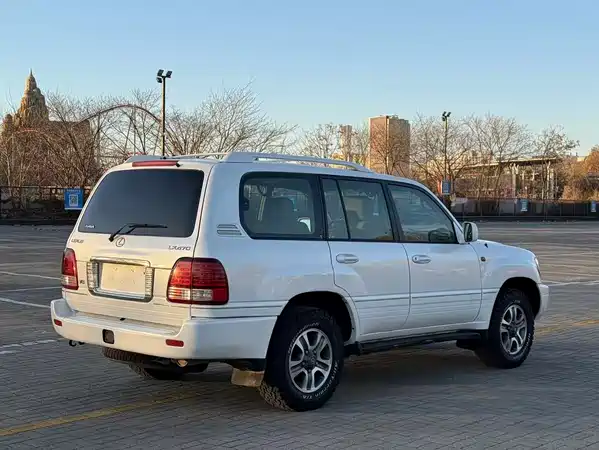 Lexus LX 2005