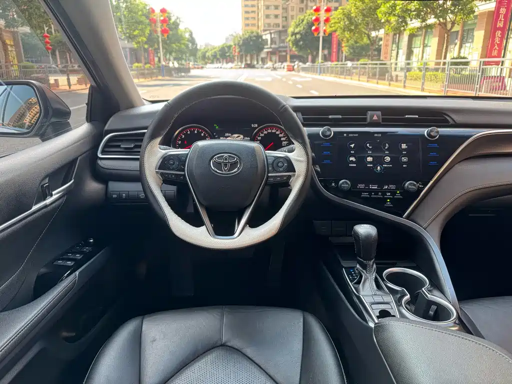Toyota Camry 2020 — фото 6