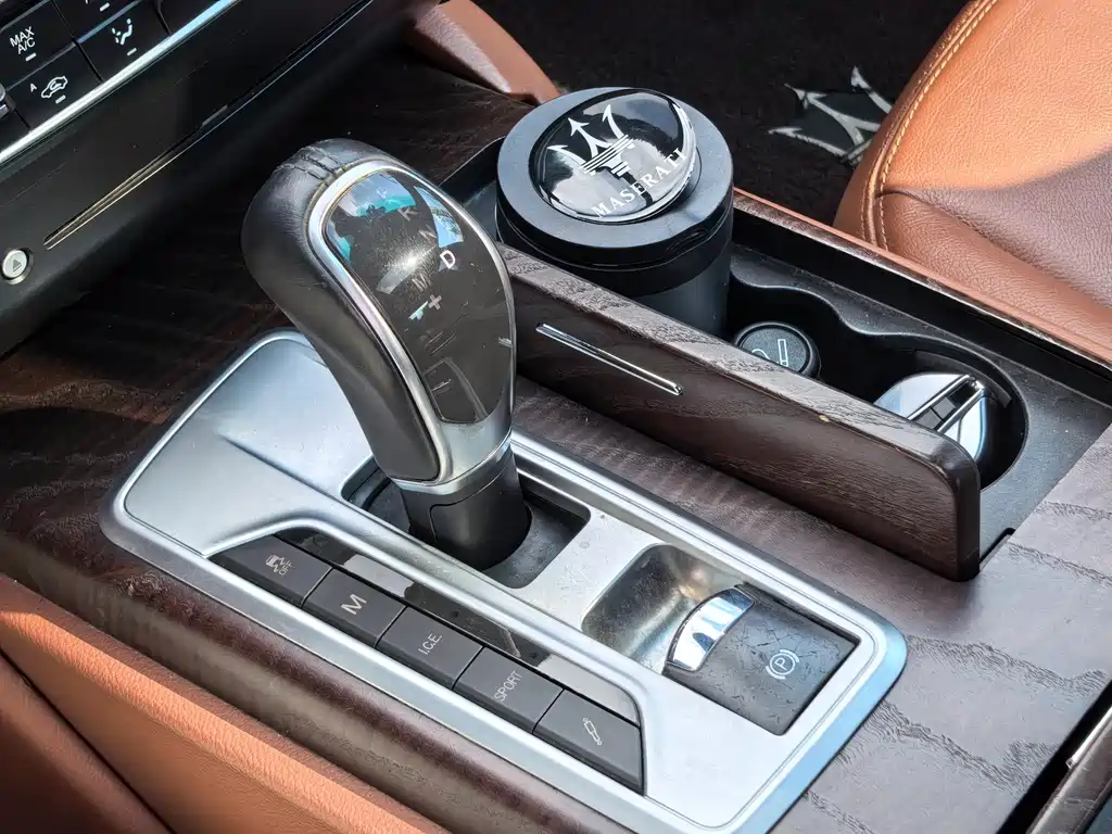 Maserati Quattroporte 2016 — фото 15