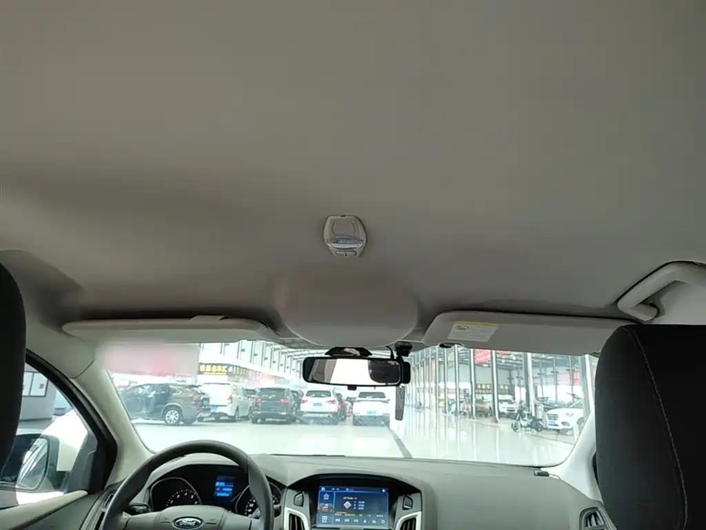 Ford Focus 2015 — фото 17