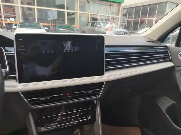 Volkswagen Tiguan L 2022