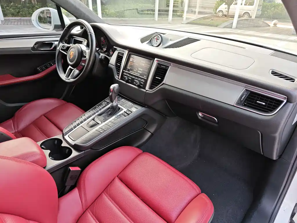Porsche Macan 2015 — фото 11