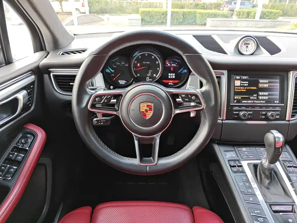 Porsche Macan 2015 — фото 18