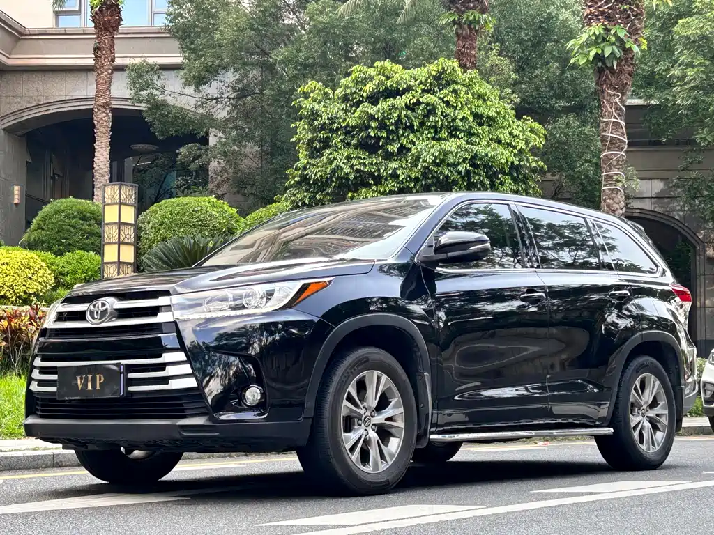 Toyota Highlander 2018 — фото 1