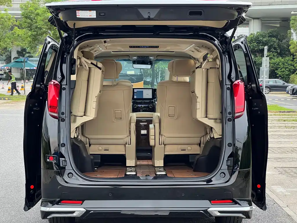 Toyota Alphard 2021 — фото 22