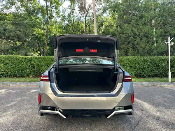BMW i5 2024