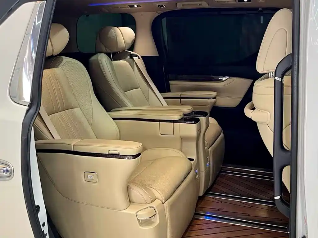 Toyota Alphard 2020 — фото 13