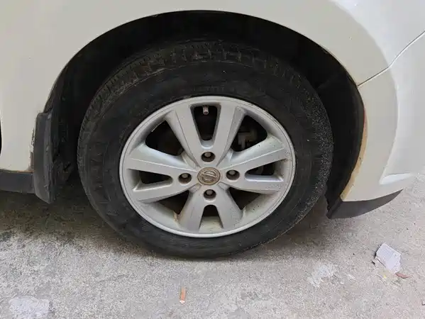 Venucia R50 2013