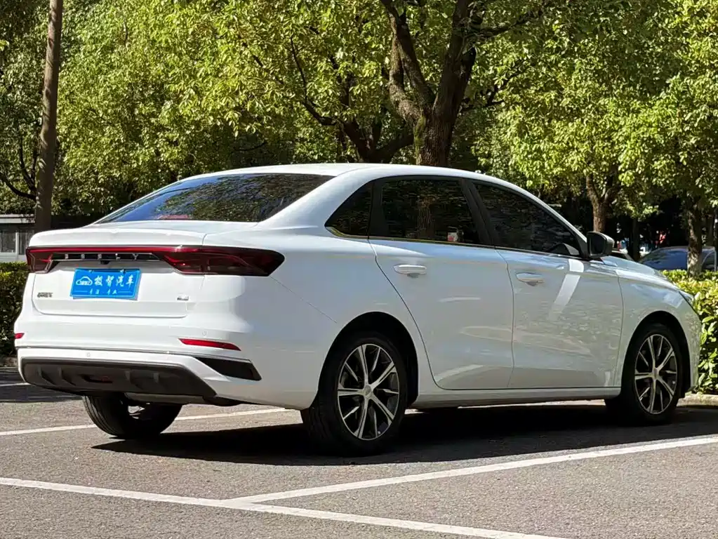 Geely Emgrand 2022