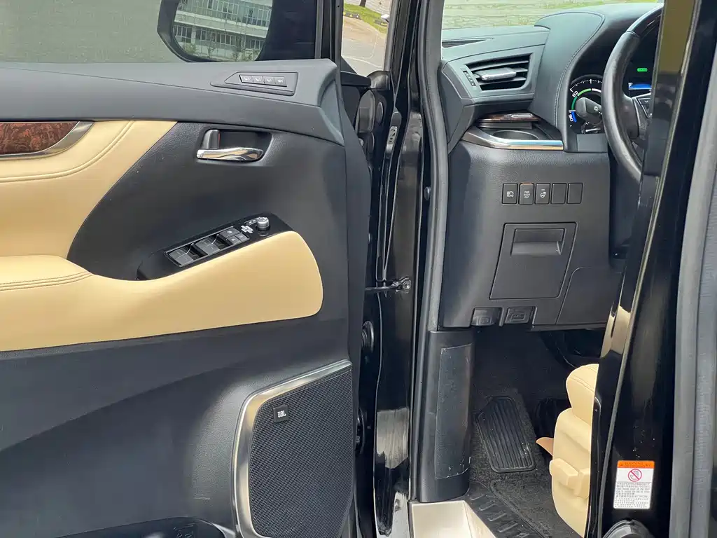 Toyota Alphard 2021 — фото 11