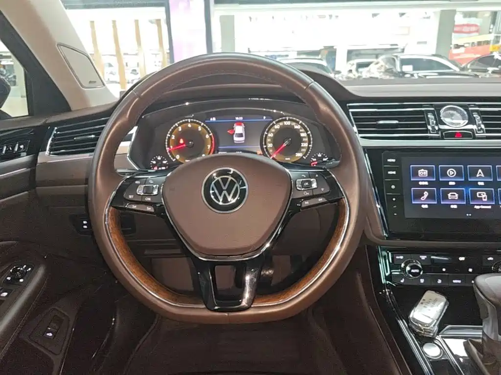 Volkswagen Phideon 2023 — фото 11