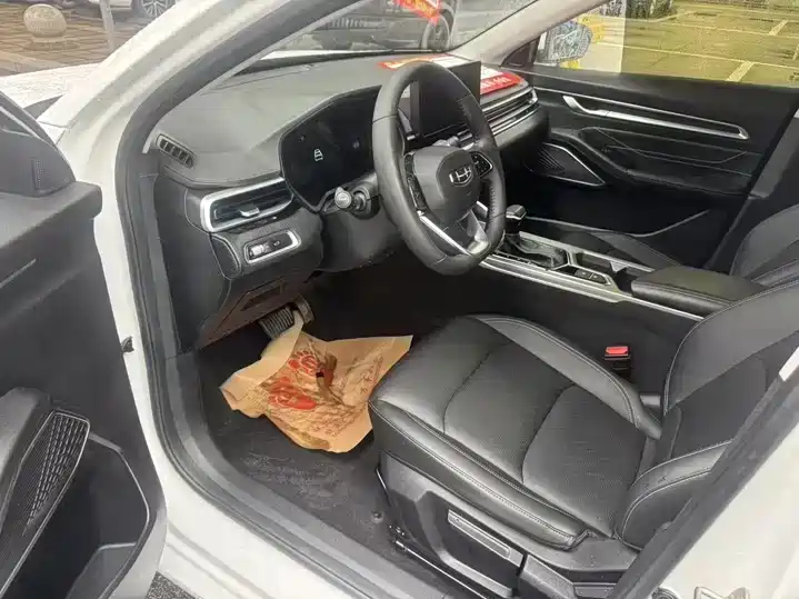 Geely Emgrand 2021