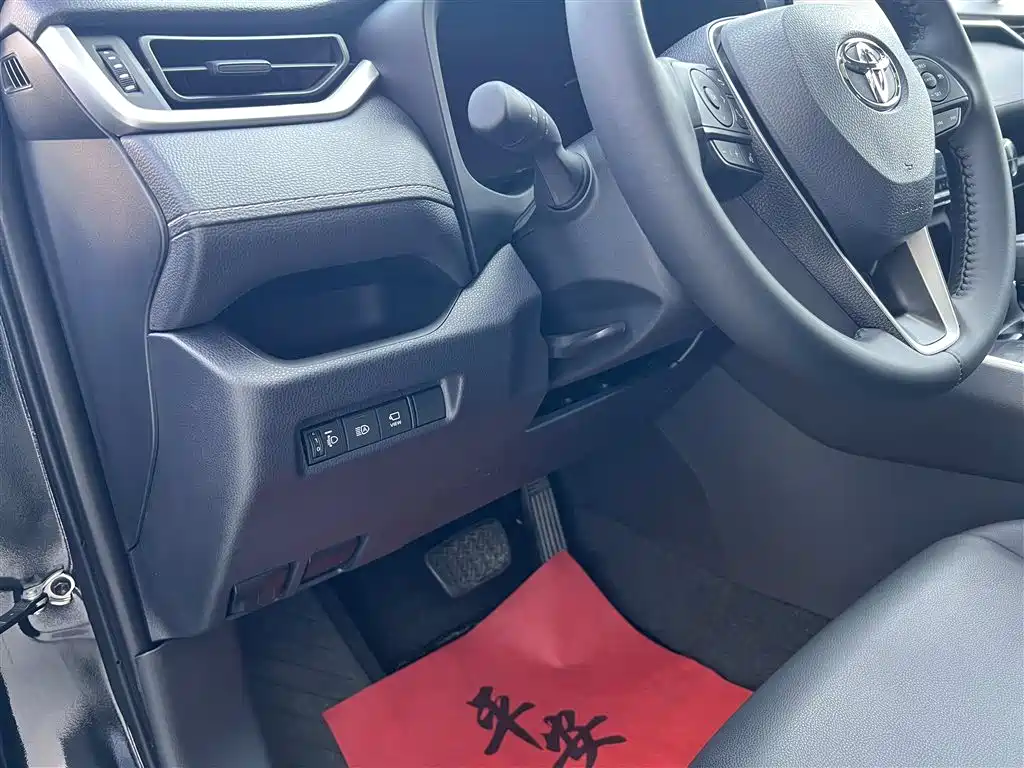 Toyota RAV4 2024 — фото 17