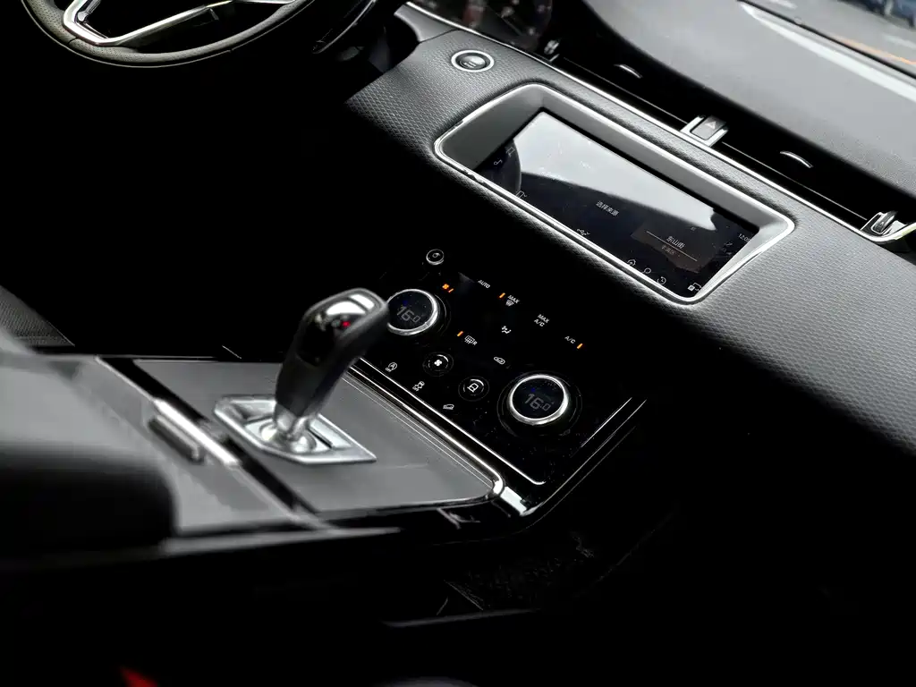 Land Rover Range Rover Evoque 2024 — фото 17