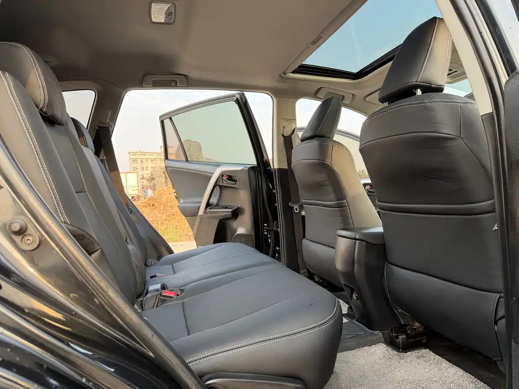 Toyota RAV4 2019 — фото 10