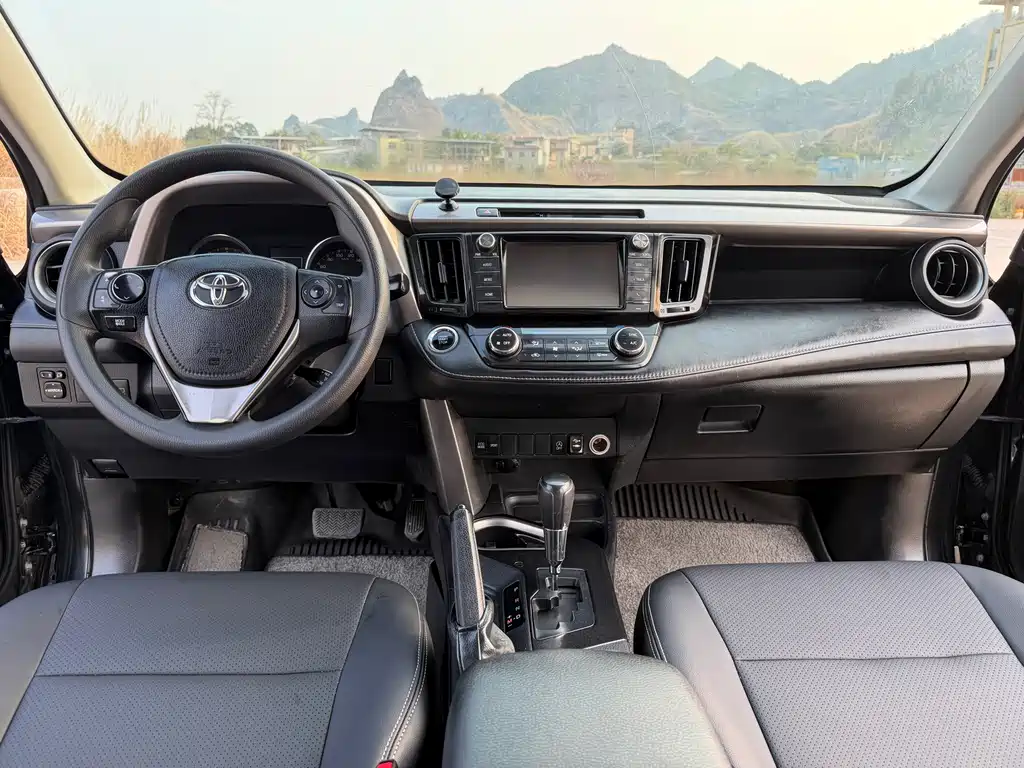 Toyota RAV4 2019 — фото 11