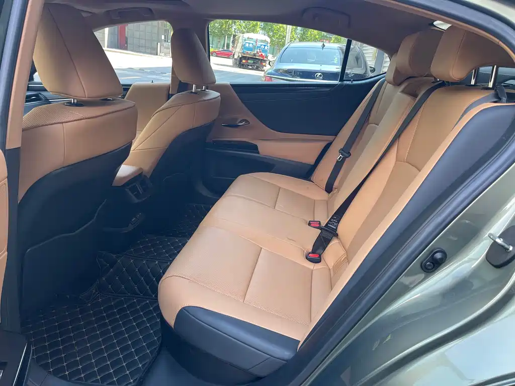 Lexus ES 2023