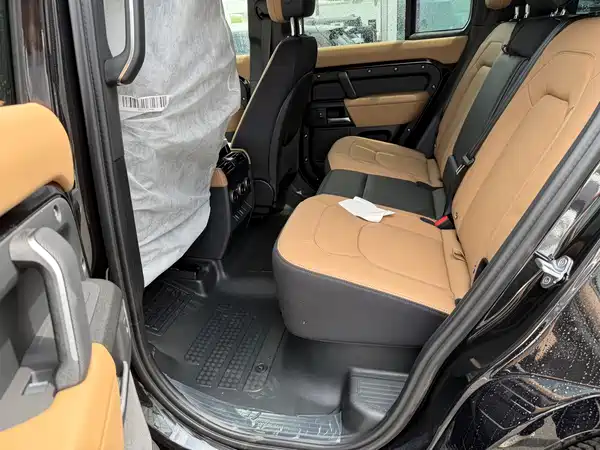 Land Rover Defender 2026