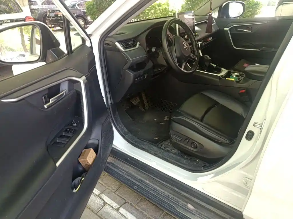 Toyota RAV4 2022 — фото 14