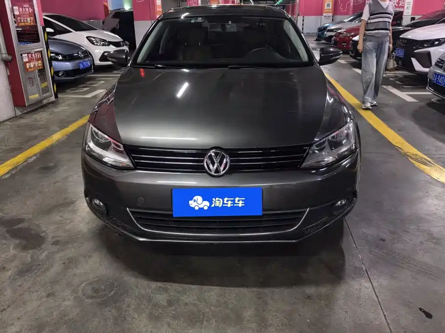 Volkswagen Sagitar 2012