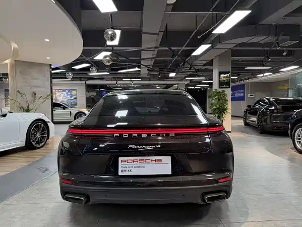 Porsche Panamera 2025