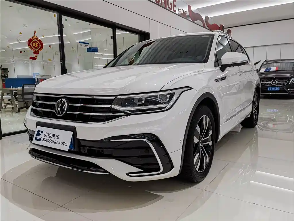 Volkswagen Tiguan L 2022 — фото 1