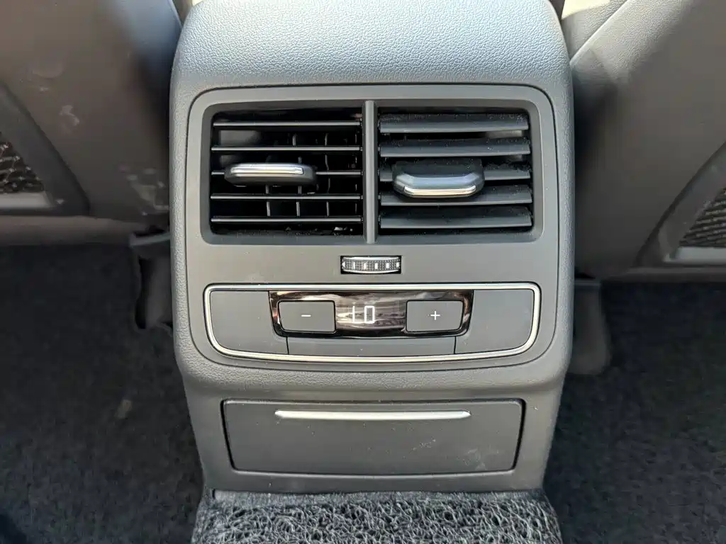 Audi A4L 2023 — фото 21