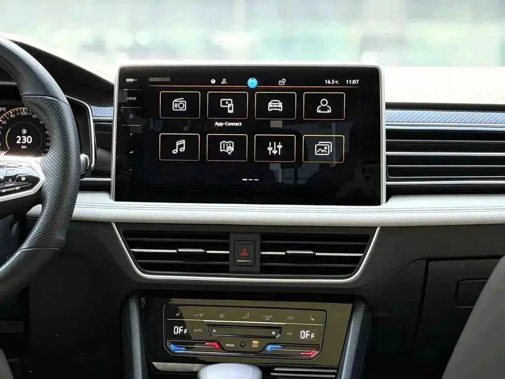 Volkswagen Tiguan L 2023 — фото 8