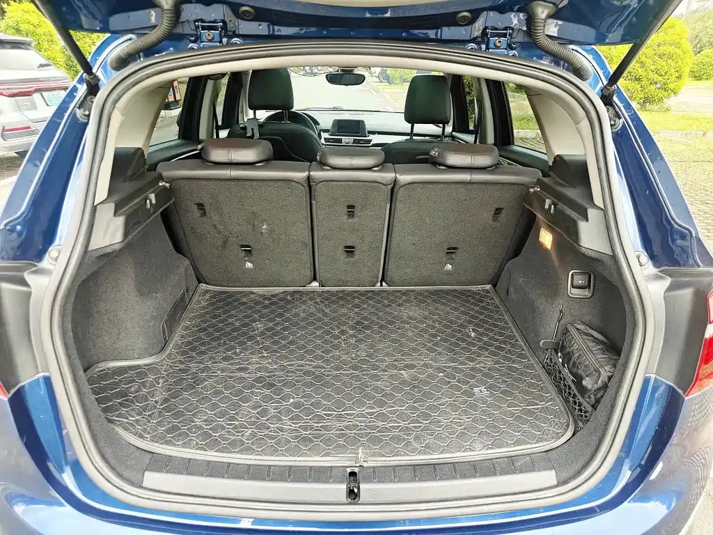 BMW 2 Series Station Wagon 2018 — фото 10