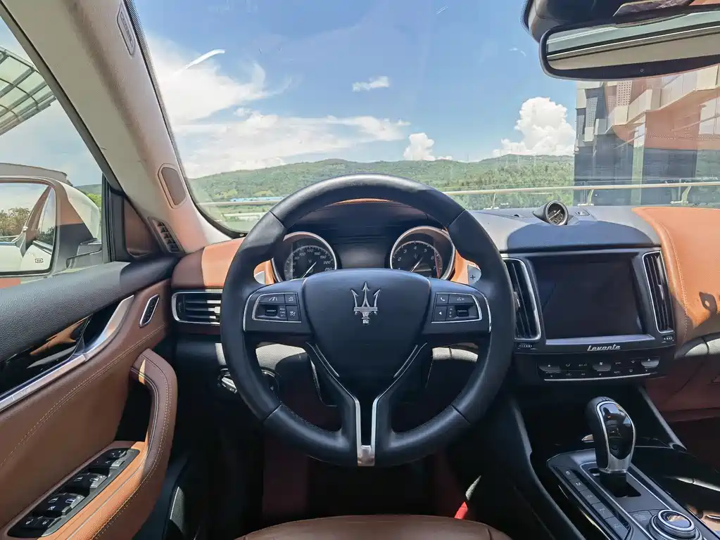 Maserati Levante 2016 — фото 13