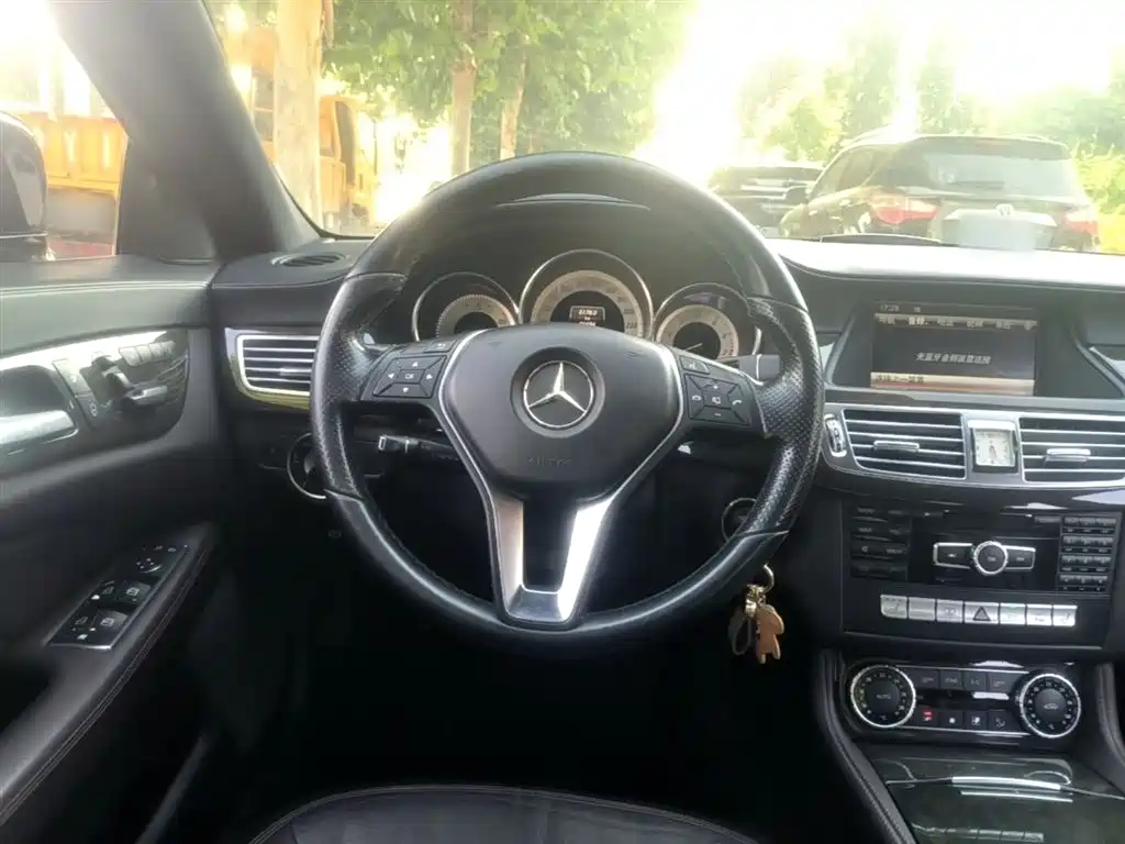 Mercedes-Benz CLS 2015 — фото 11