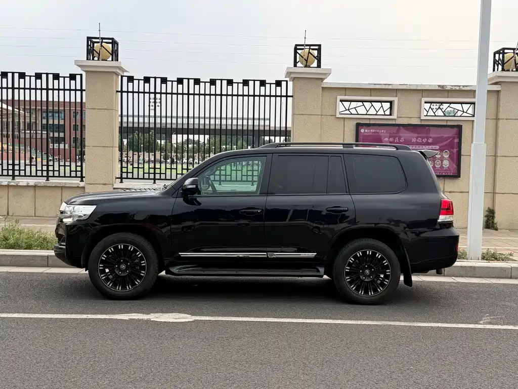 Toyota Land Cruiser 2019 — фото 12